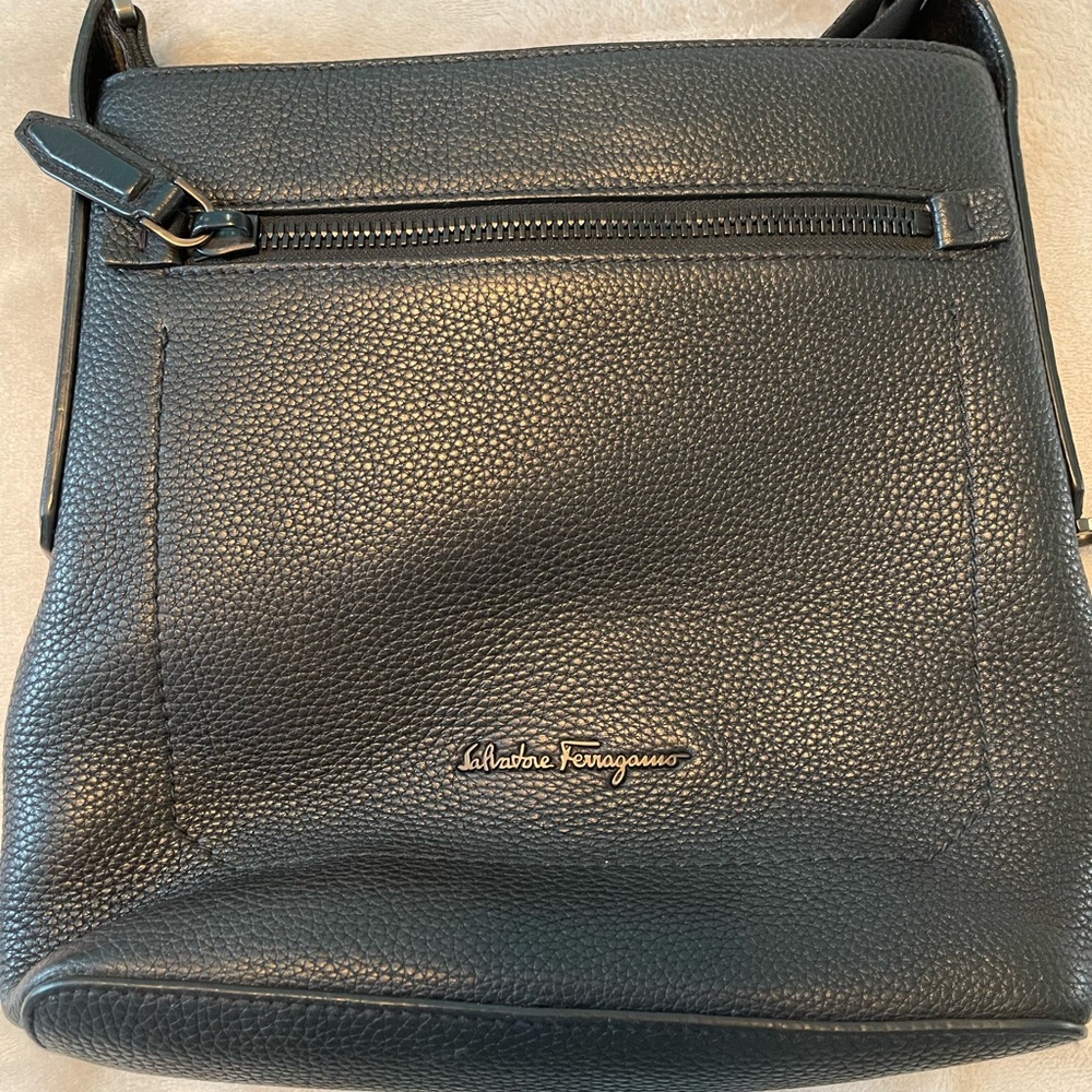 FERRAGAMO Firenze Leather Messenger Bag EUC